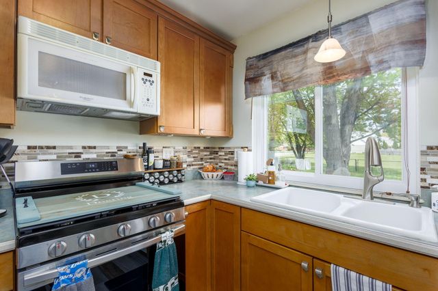 2458 Milverton Road, Troy, MI 48083