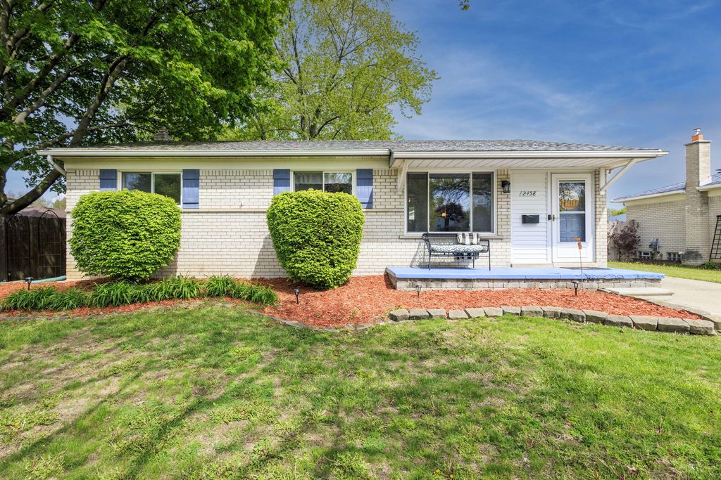 2458 Milverton Road, Troy, MI 48083