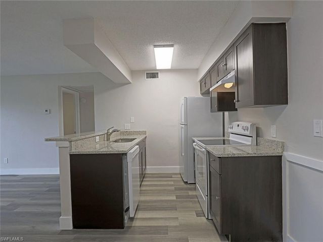 5303 Summerlin RD 315, Fort Myers, FL 33919