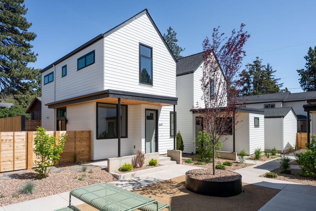 641 NE Marshall Avenue, Bend, OR 97701