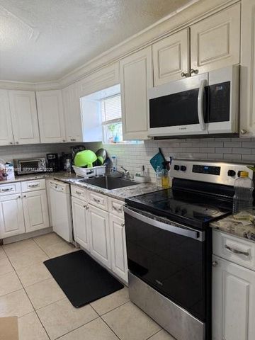 5328 SW 18TH ST, Hollywood, FL 33023