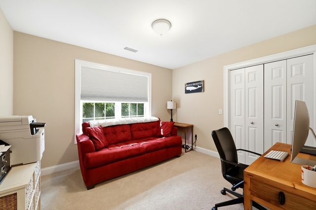 4 N Hills Ln, Wilbraham, MA 01095