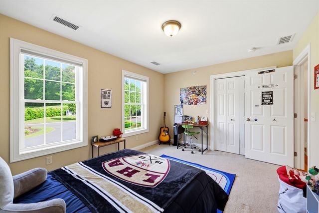4 N Hills Ln, Wilbraham, MA 01095