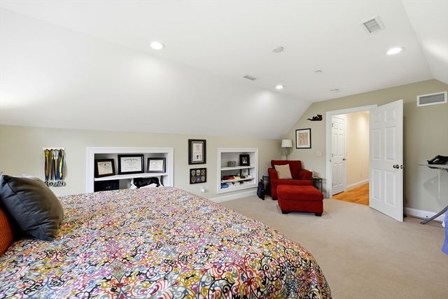 4 N Hills Ln, Wilbraham, MA 01095