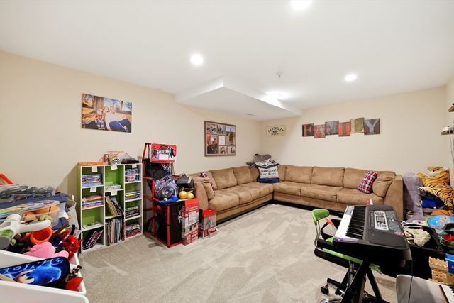 4 N Hills Ln, Wilbraham, MA 01095