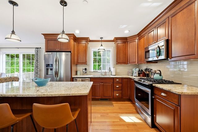 4 N Hills Ln, Wilbraham, MA 01095