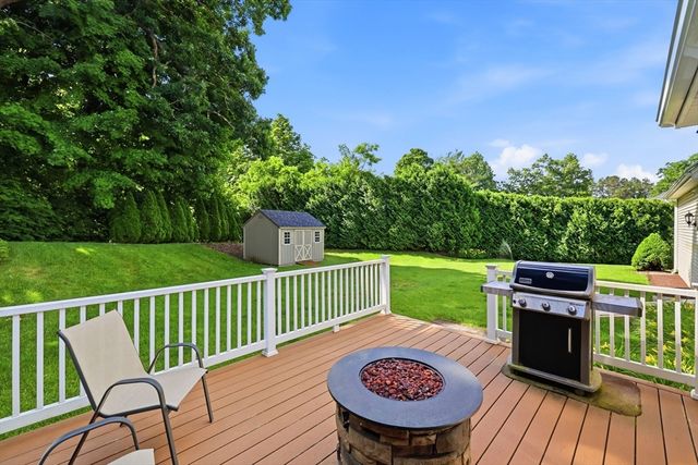 4 N Hills Ln, Wilbraham, MA 01095