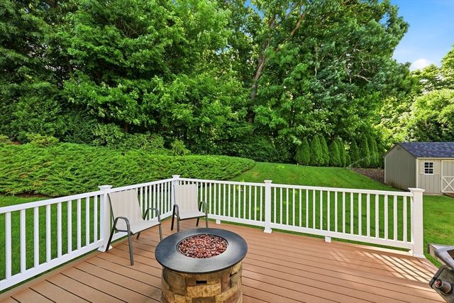 4 N Hills Ln, Wilbraham, MA 01095