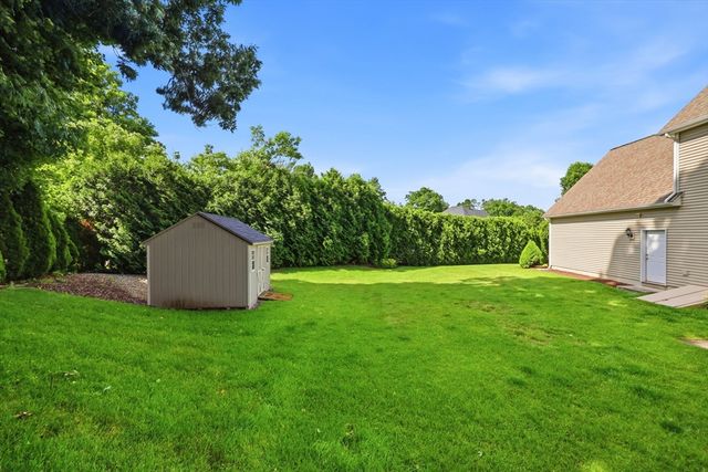 4 N Hills Ln, Wilbraham, MA 01095