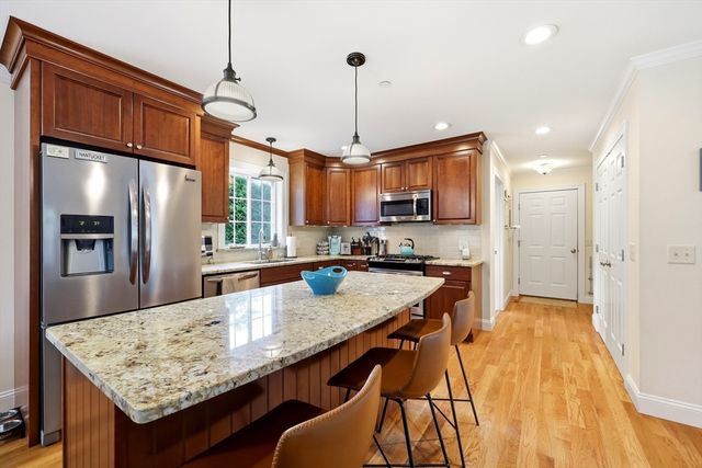 4 N Hills Ln, Wilbraham, MA 01095