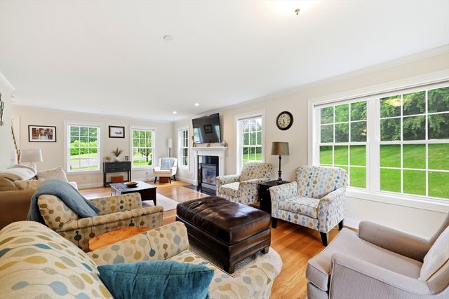 4 N Hills Ln, Wilbraham, MA 01095