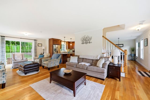 4 N Hills Ln, Wilbraham, MA 01095