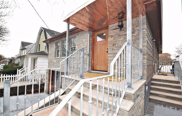 86-16 262nd Street, Floral Park, NY 11001