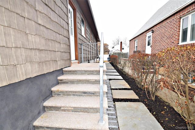 86-16 262nd Street, Floral Park, NY 11001