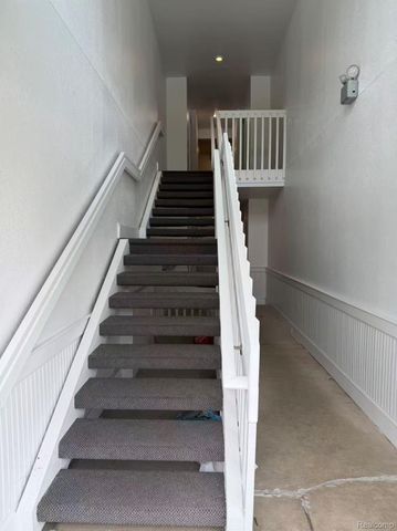 2710 S Knightsbridge Circle, Ann Arbor, MI 48105
