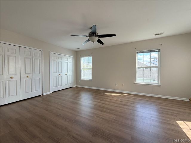 2710 S Knightsbridge Circle, Ann Arbor, MI 48105