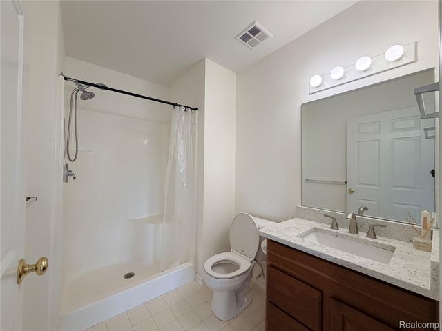 2710 S Knightsbridge Circle, Ann Arbor, MI 48105