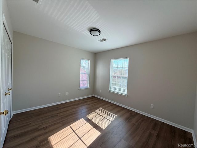 2710 S Knightsbridge Circle, Ann Arbor, MI 48105