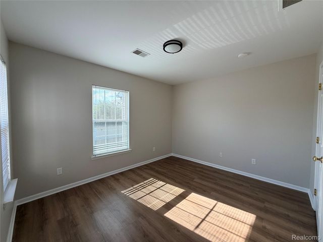 2710 S Knightsbridge Circle, Ann Arbor, MI 48105
