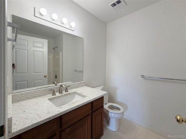 2710 S Knightsbridge Circle, Ann Arbor, MI 48105