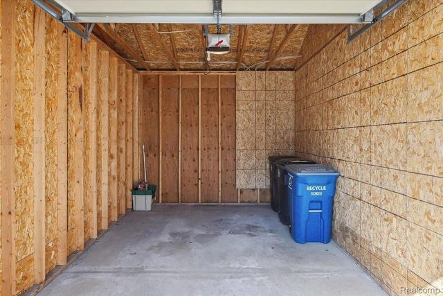 2710 S Knightsbridge Circle, Ann Arbor, MI 48105