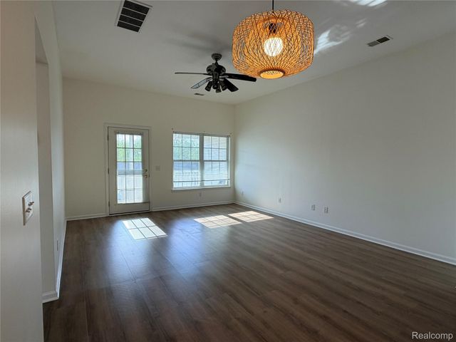 2710 S Knightsbridge Circle, Ann Arbor, MI 48105