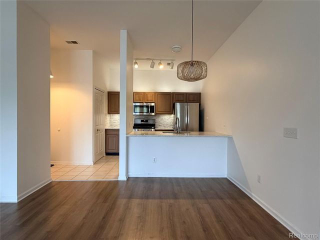 2710 S Knightsbridge Circle, Ann Arbor, MI 48105
