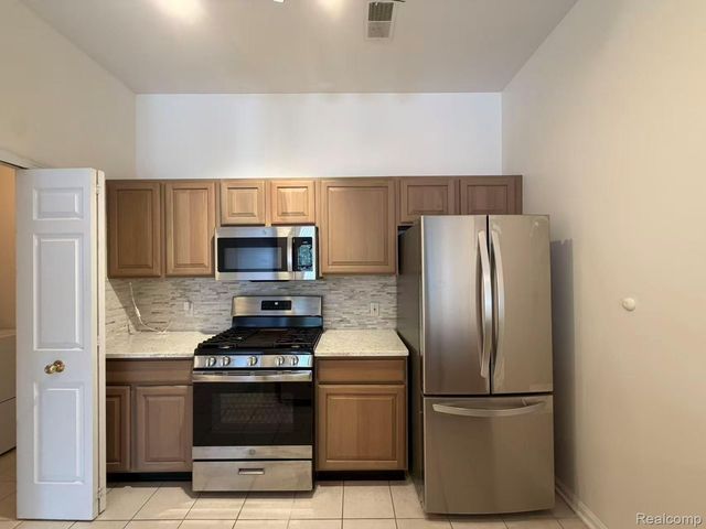 2710 S Knightsbridge Circle, Ann Arbor, MI 48105