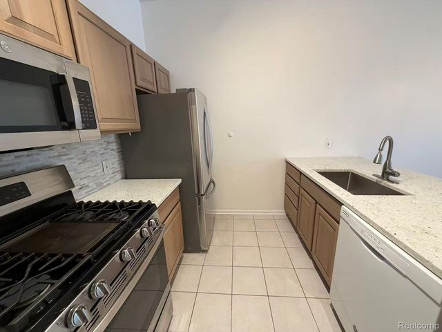 2710 S Knightsbridge Circle, Ann Arbor, MI 48105