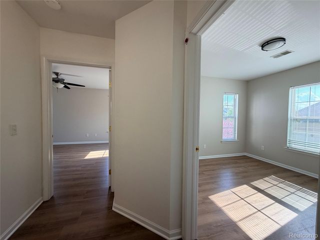 2710 S Knightsbridge Circle, Ann Arbor, MI 48105