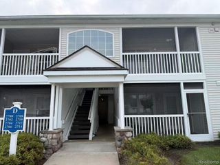 2710 S Knightsbridge Circle, Ann Arbor, MI 48105