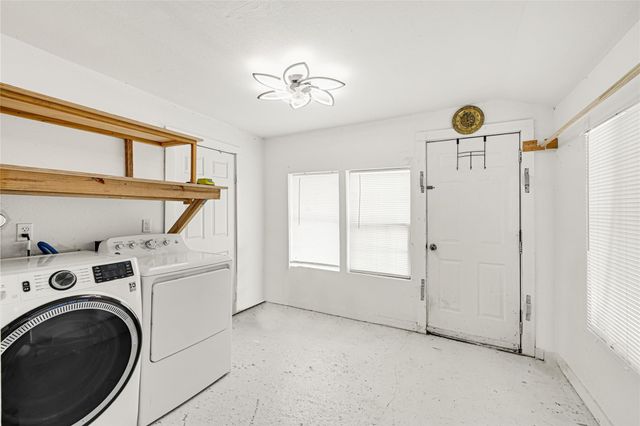 17822 Garland Avenue, Pledger, TX 77420