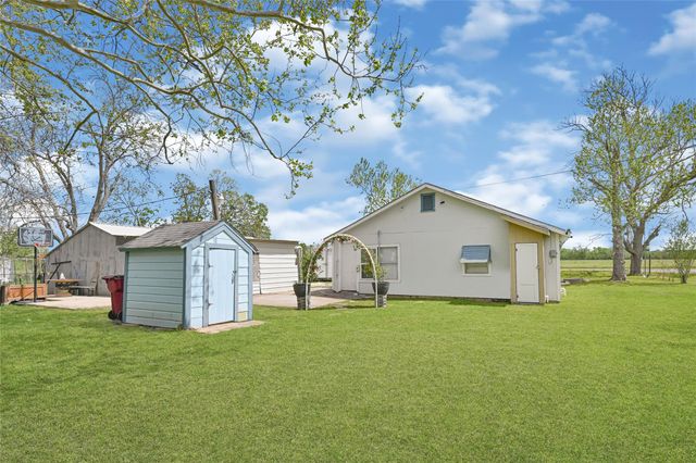 17822 Garland Avenue, Pledger, TX 77420