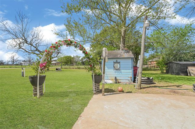 17822 Garland Avenue, Pledger, TX 77420