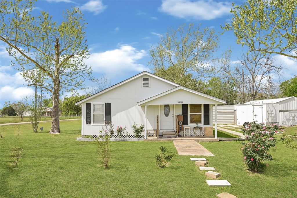 17822 Garland Avenue, Pledger, TX 77420