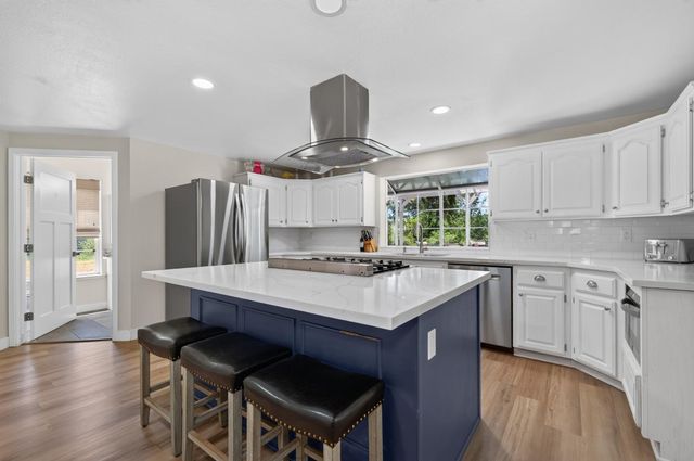 4900 Knottingham Rd, Diamond Springs, CA 95619