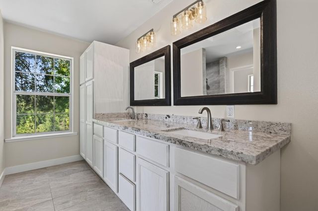 4900 Knottingham Rd, Diamond Springs, CA 95619