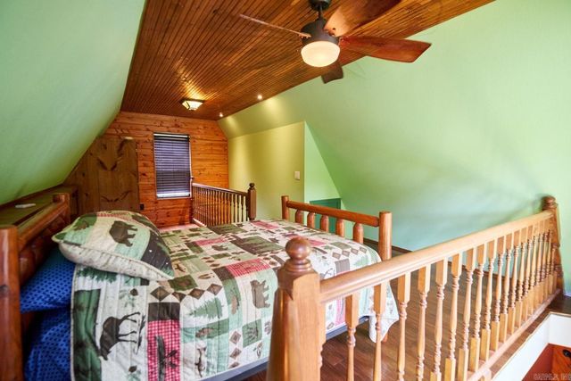 1 Kiawnie Circle Cove, Hardy, AR 72542