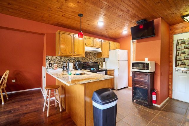 1 Kiawnie Circle Cove, Hardy, AR 72542