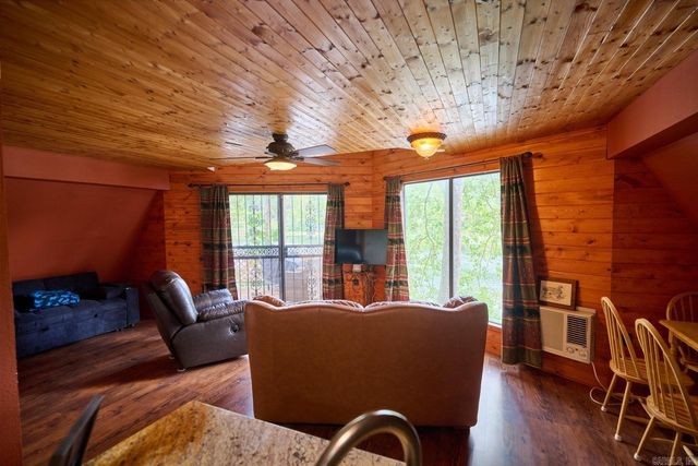 1 Kiawnie Circle Cove, Hardy, AR 72542