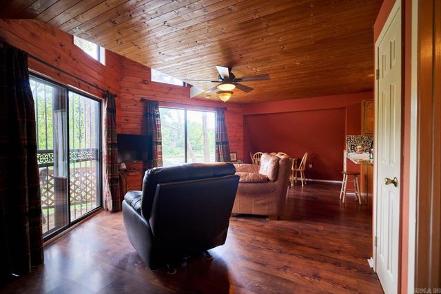 1 Kiawnie Circle Cove, Hardy, AR 72542