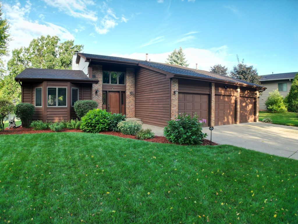8301 Cooper Way, Inver Grove Heights, MN 55076 — exterior