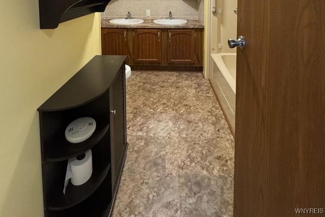 16 West Canyon, Hamburg, NY 14075