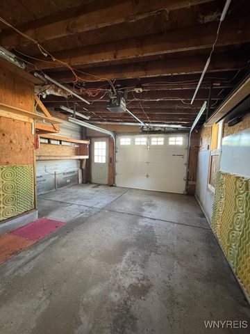 16 West Canyon, Hamburg, NY 14075