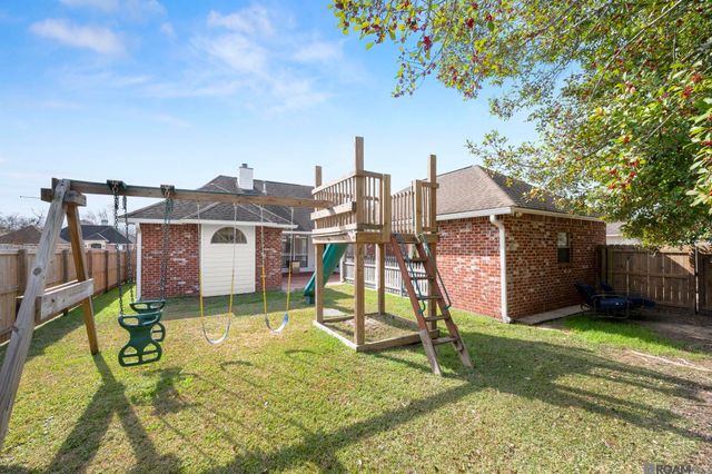 17361 Lake Azalea Dr, Baton Rouge, LA 70817