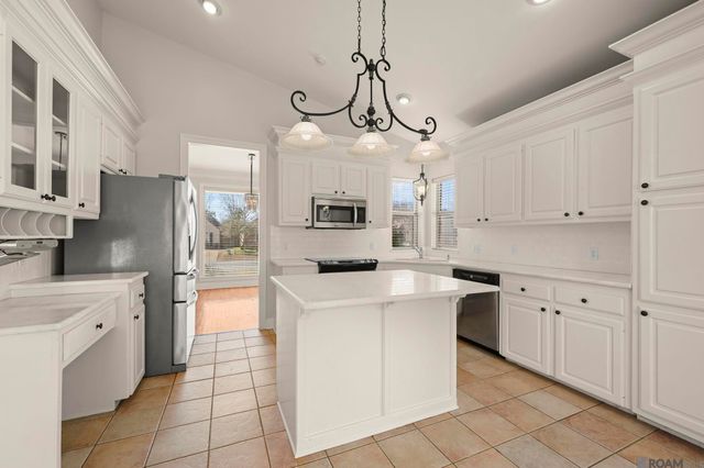 17361 Lake Azalea Dr, Baton Rouge, LA 70817