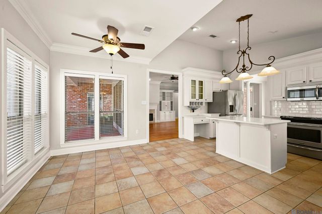 17361 Lake Azalea Dr, Baton Rouge, LA 70817