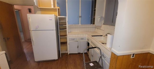 16660 Whitcomb Street, Detroit, MI 48235