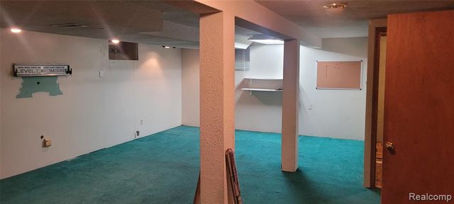 16660 Whitcomb Street, Detroit, MI 48235