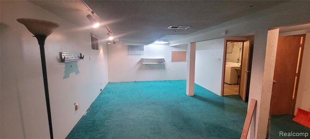 16660 Whitcomb Street, Detroit, MI 48235